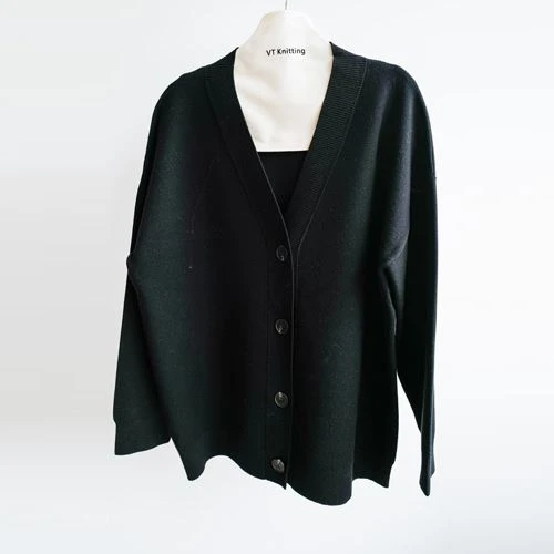 Sweater Kardigan Wol Hitam Wanita