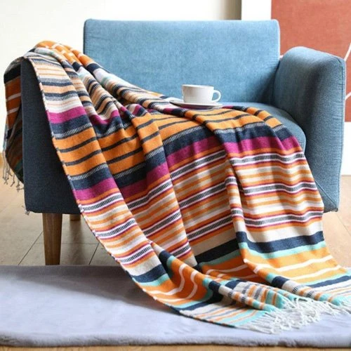 Selimut Bergaris Warna-warni