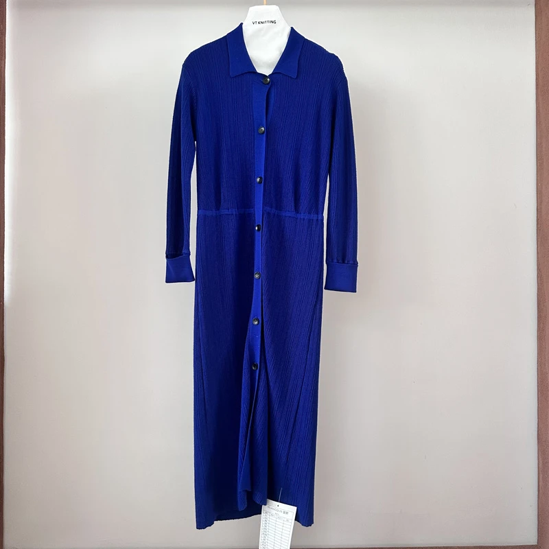 Blus desainer eksklusif untuk wanita