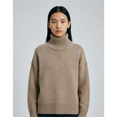 Nuansa Kasmir Turtleneck Unta Kotak