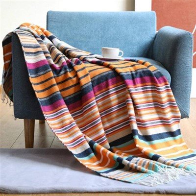 Selimut Bergaris Warna-warni