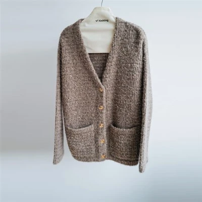 Sweater Rajutan Leher V Ukuran Besar
