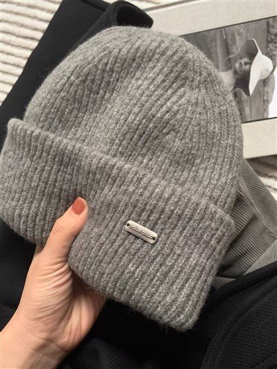 Topi wol untuk hiking