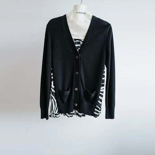Sweater Tebal Leher V
