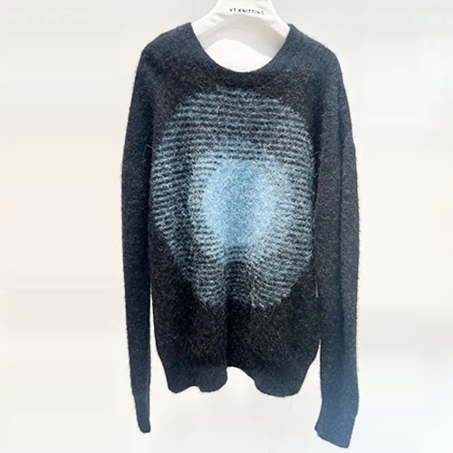 Sweater pria muda
